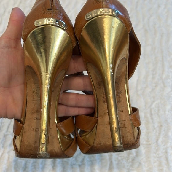 Christian Dior Leather Cutout Accent Gladiator Sandals
Women's Size: 37 =US 7 - Picture 4 of 9